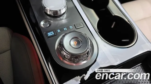 Genesis GV70 — Фото автомобиля 12
