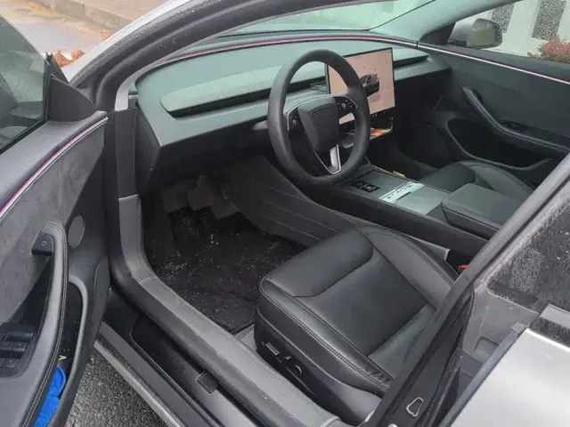 Tesla Model 3 — Фото автомобиля 9