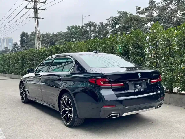 BMW 5 Series — Фото автомобиля 4