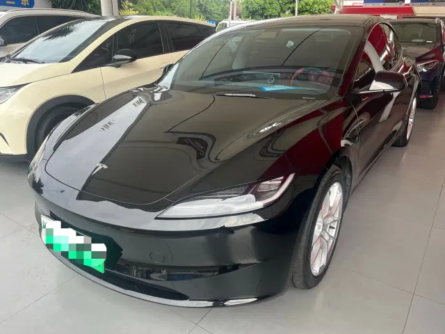 Tesla Model 3 — Фото автомобиля 3