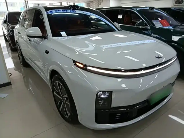 Li Auto L7 — Фото автомобиля 3