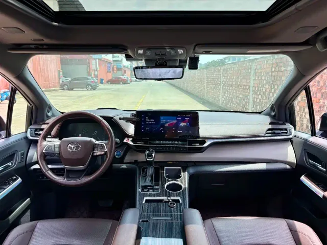 Toyota Granvia — Фото автомобиля 11
