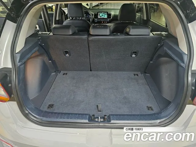 Hyundai Venue — Фото автомобиля 12