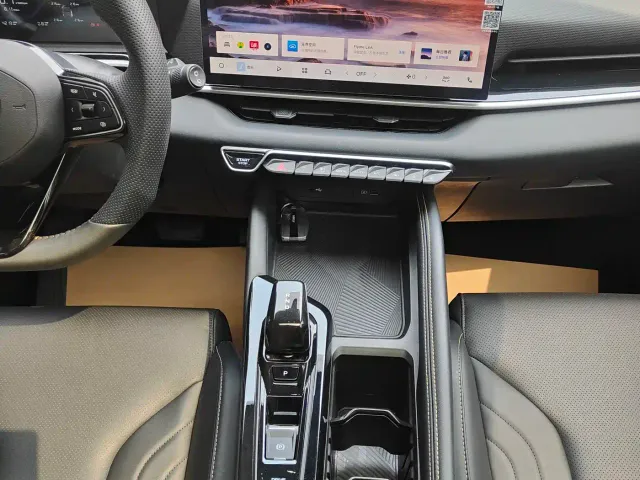 Geely Binyue — Фото автомобиля 10