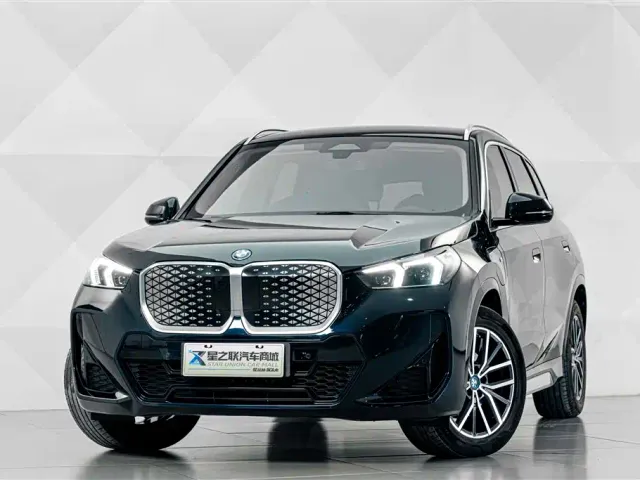 BMW iX1 — Фото автомобиля 2