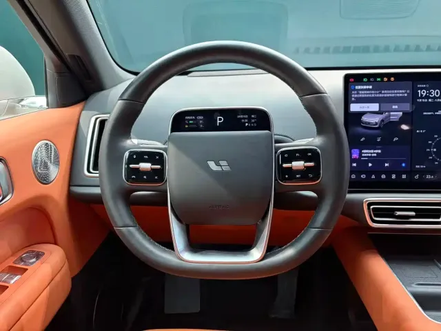 Li Auto L6 — Фото автомобиля 14