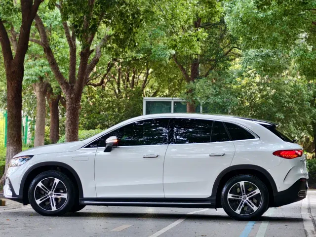 Mercedes-Benz EQE SUV — Фото автомобиля 3