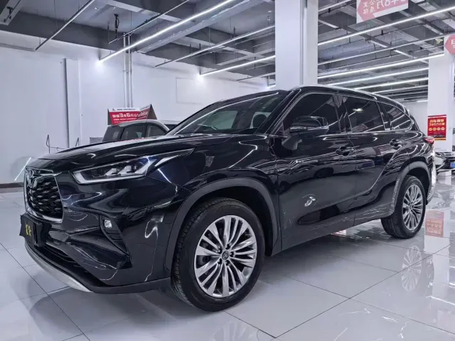 Фотография автомобиля — Toyota Highlander
