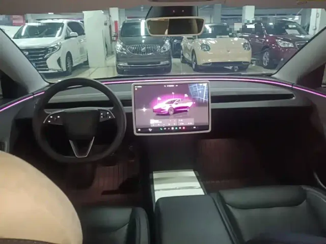 Tesla Model 3 — Фото автомобиля 9