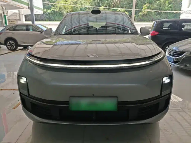 Li Auto L9 — Фото автомобиля 2