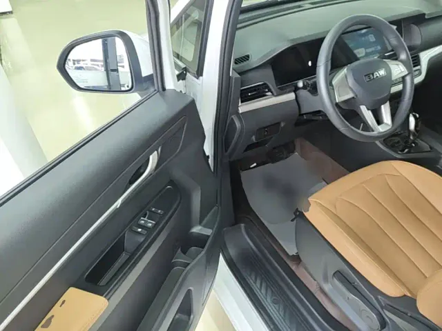 BAW Ruisheng Ace M7 EV — Фото автомобиля 15