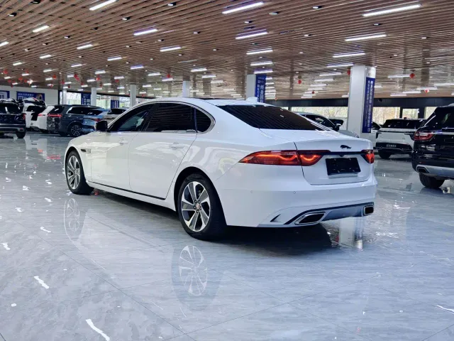 Jaguar XFL — Фото автомобиля 17
