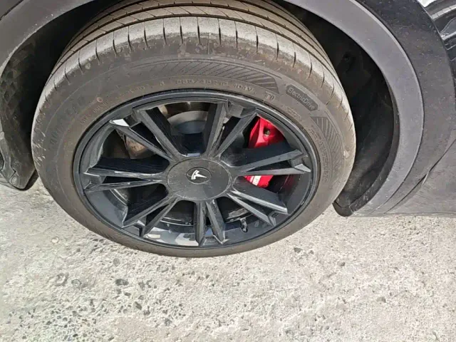 Tesla Model Y — Фото автомобиля 22