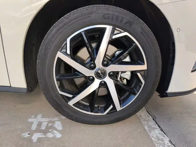 BYD Seal 07 DM-i — Фото автомобиля 11