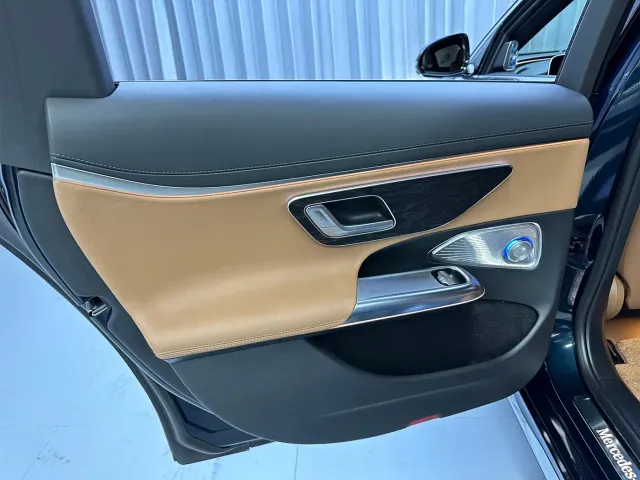 Mercedes-Benz E-Class — Фото автомобиля 20