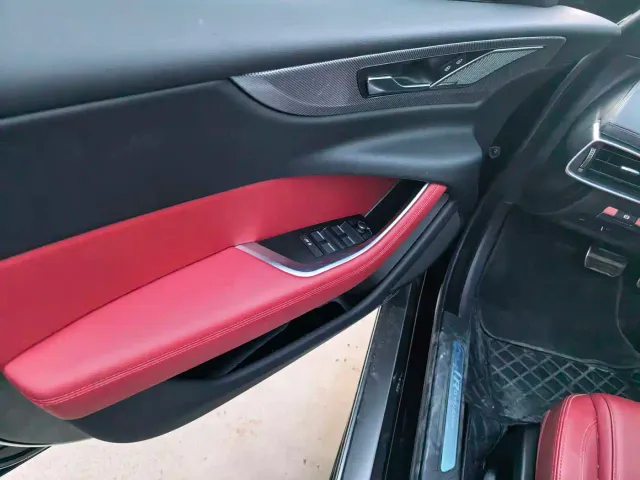 Jaguar XEL — Фото автомобиля 6