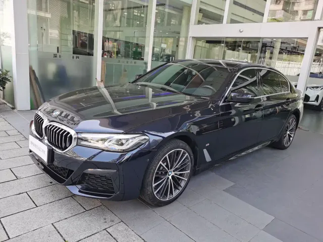 Фотография автомобиля — BMW 5 Series