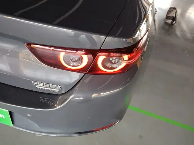 Mazda Axela — Фото автомобиля 7