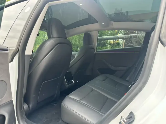 Tesla Model 3 — Фото автомобиля 4