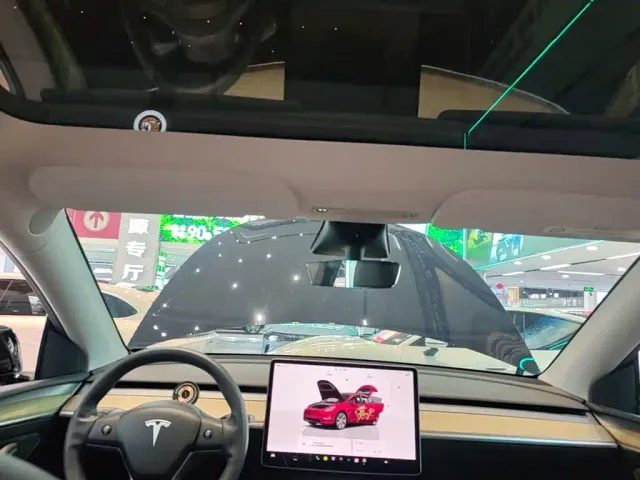 Tesla Model Y — Фото автомобиля 17