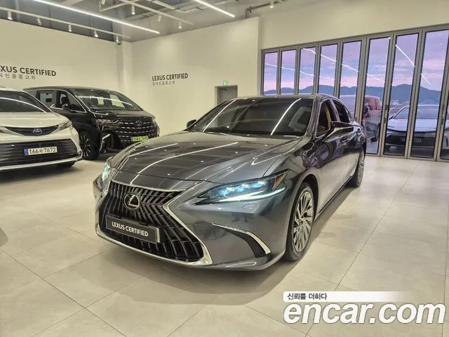 Фотография автомобиля — Lexus ES 7th Gen