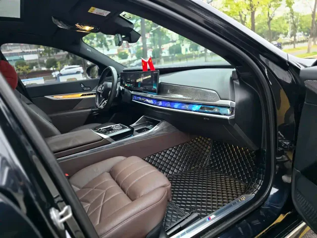 BMW 7 Series — Фото автомобиля 9