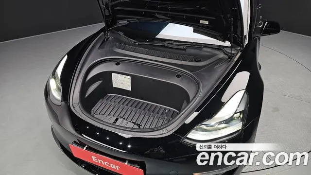 Tesla Model 3 — Фото автомобиля 4