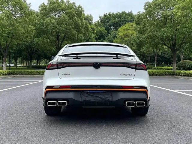 Changan UNI-V — Фото автомобиля 4