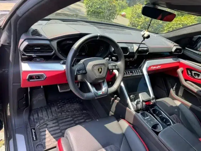 Lamborghini Urus — Фото автомобиля 5