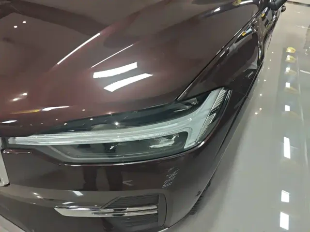 Volvo XC60 — Фото автомобиля 23