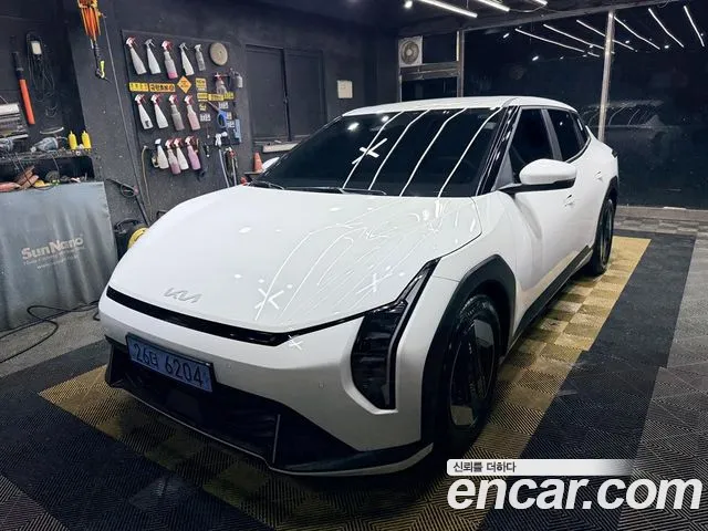 Kia EV4 — Фото автомобиля 2