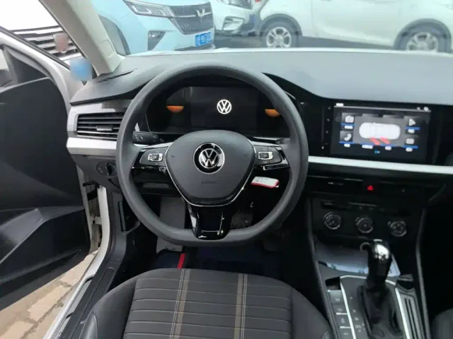 Volkswagen Lavida — Фото автомобиля 10