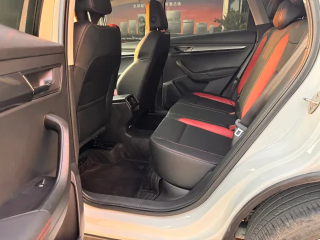 Skoda Karoq — Фото автомобиля 8