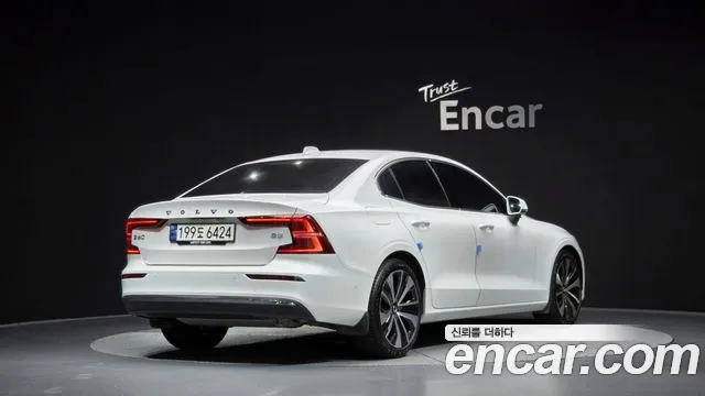 Вольво S60 — Фото автомобиля 2