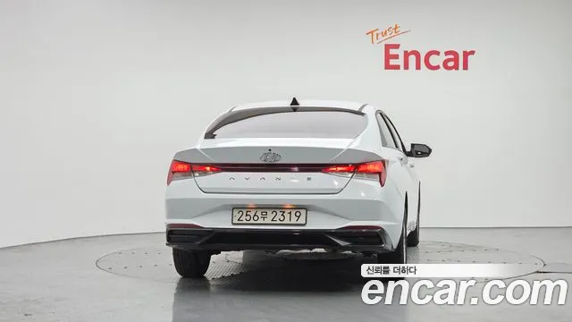 Hyundai AVANTE Avante (CN7) — Фото автомобиля 4