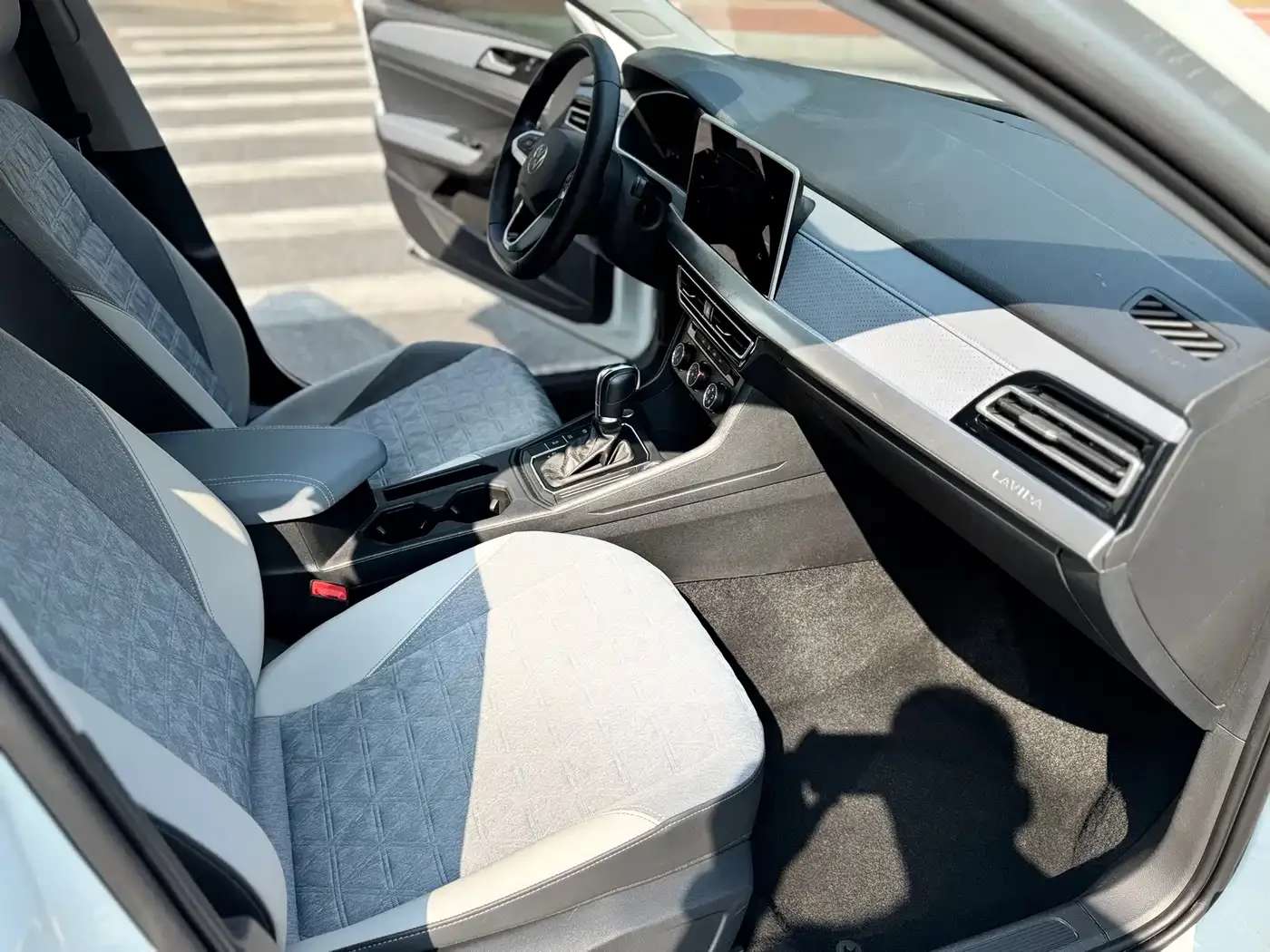 Volkswagen Lavida 2023 1.5L Auto Luxury Edition — Фото автомобиля 10