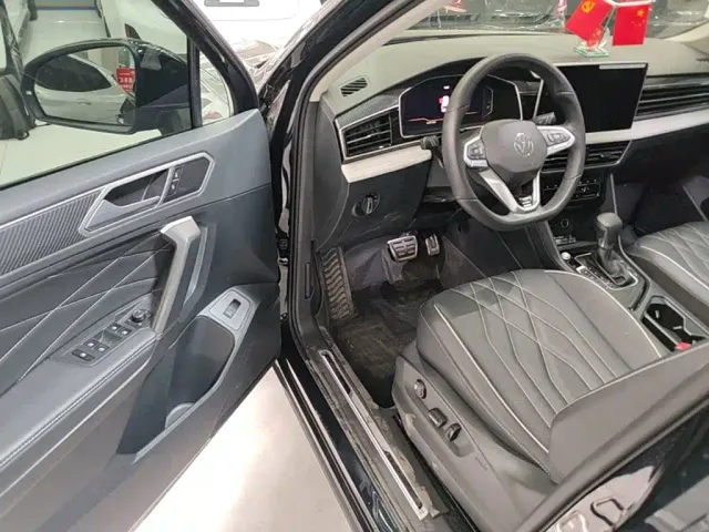 Volkswagen Tiguan L — Фото автомобиля 15