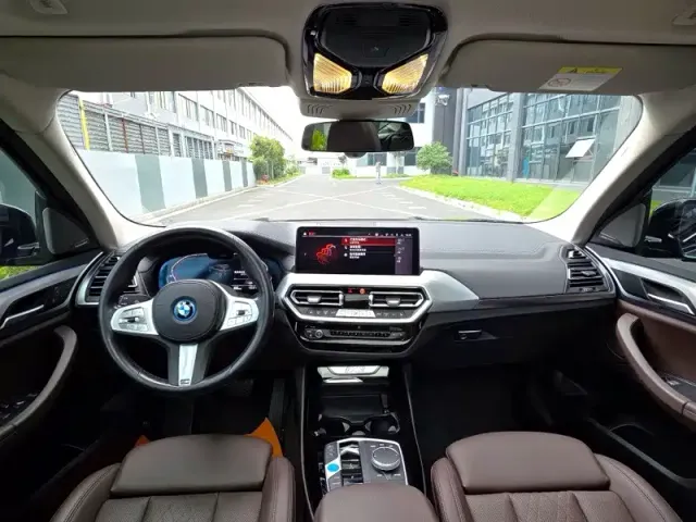 BMW iX3 — Фото автомобиля 4
