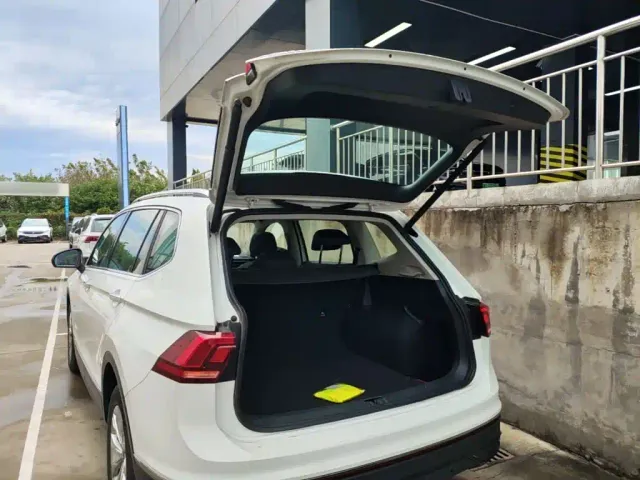 Volkswagen Tiguan L — Фото автомобиля 18