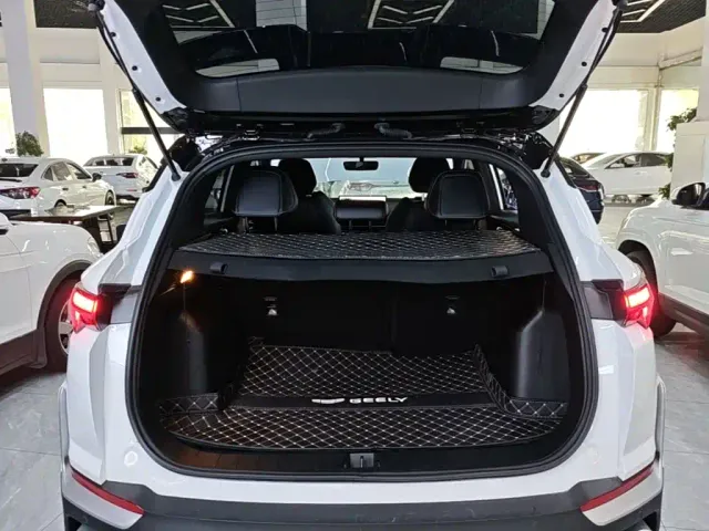 Geely Binyue — Фото автомобиля 18