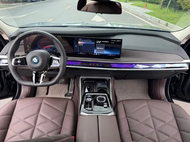 BMW i7 — Фото автомобиля 18