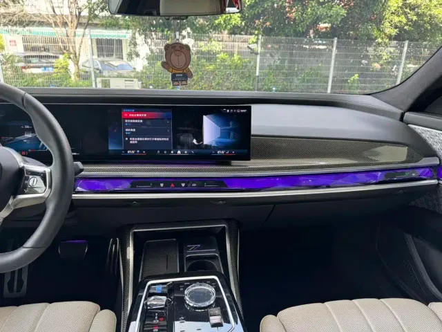 BMW i7 M70L — Фото автомобиля 13