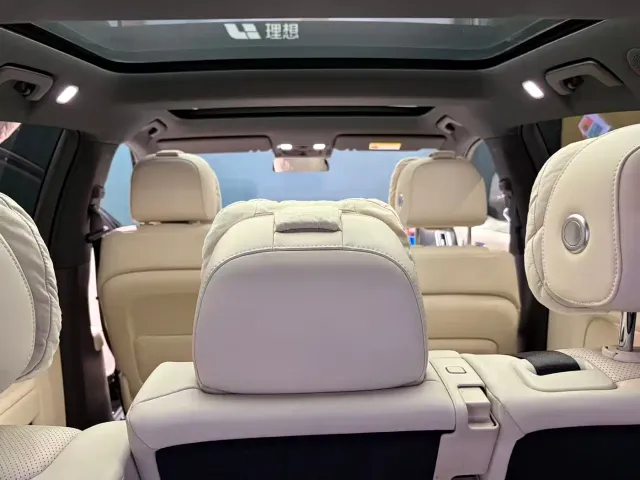 Li Auto L7 — Фото автомобиля 12