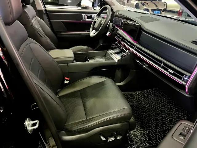 Hyundai Santa Fe — Фото автомобиля 11