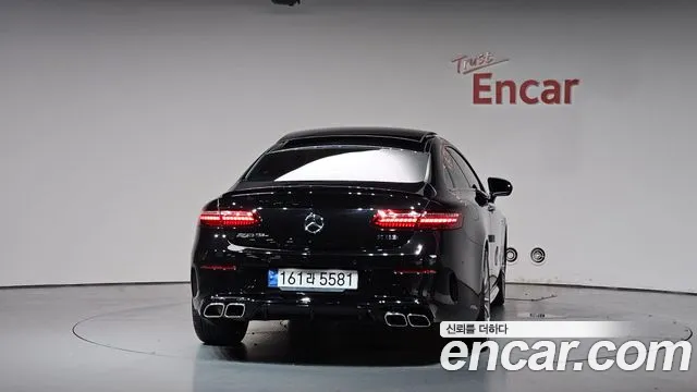 Фотография автомобиля — Mercedes-Benz E-Class