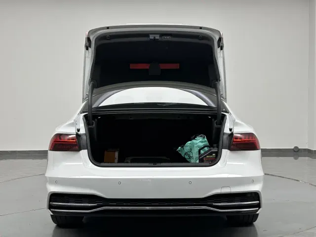 Audi A7L — Фото автомобиля 27