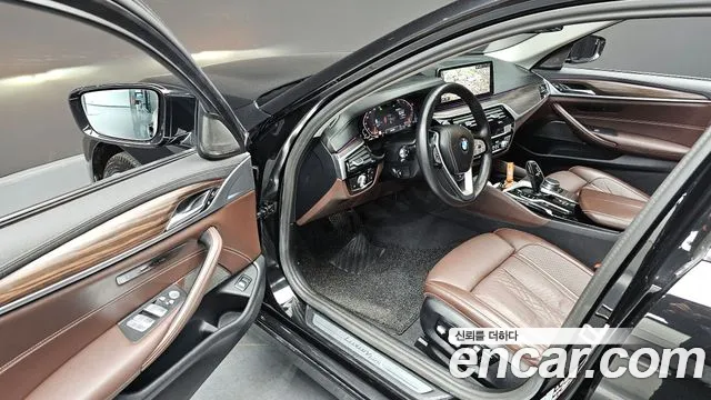 BMW 5-Series 5 серия (G30) 530i xDrive Luxury — Фото автомобиля 12