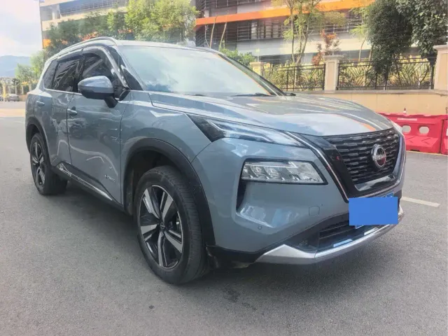 Nissan X-Trail — Фото автомобиля 2