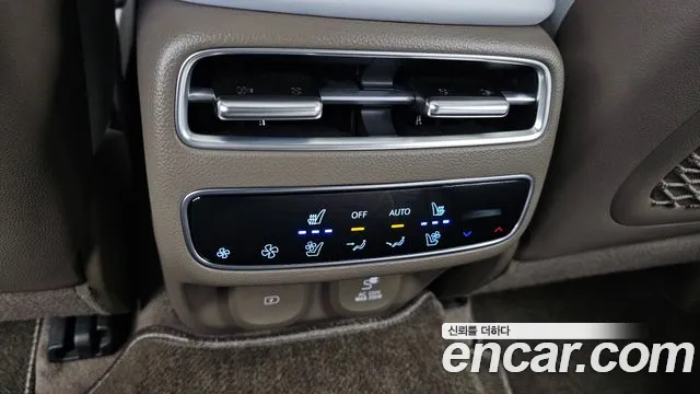 Genesis GV70 — Фото автомобиля 25