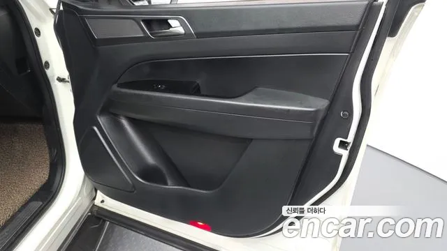 KG_Mobility_Ssangyong Rexton Новый Rexton Sport Khan Дизель 2.2 4WD — Фото автомобиля 20